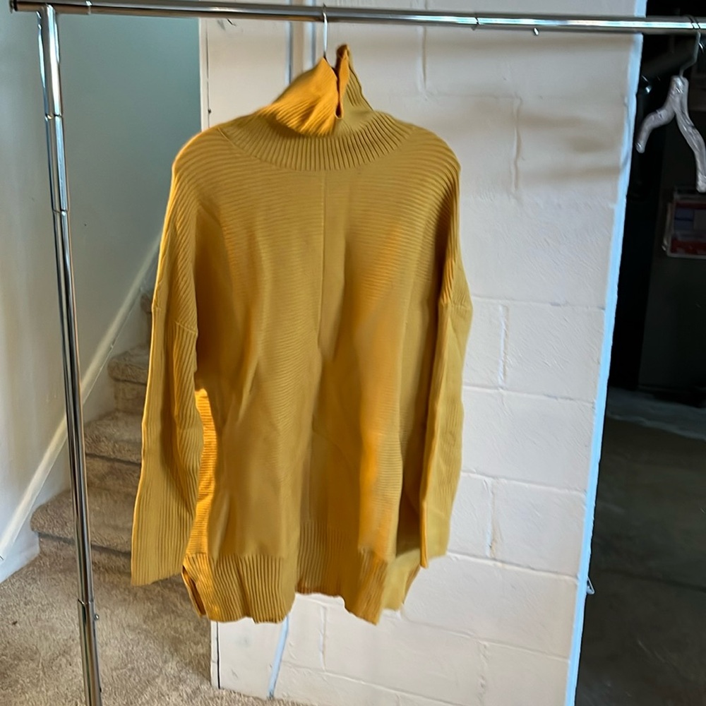 Yellow turtle neck sweater new with tags. Bought on Amazon. Greatt condition